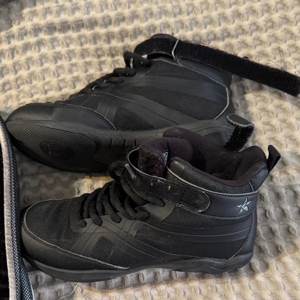 Rebel renegade blackout cheer shoes